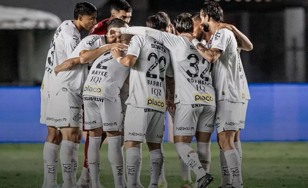Santos arranca empate no apagar das luzes diante do Grêmio na Vila Belmiro
