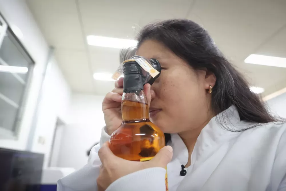 Ministro da Saúde sugere evitar bebidas destiladas com tampa de rosca