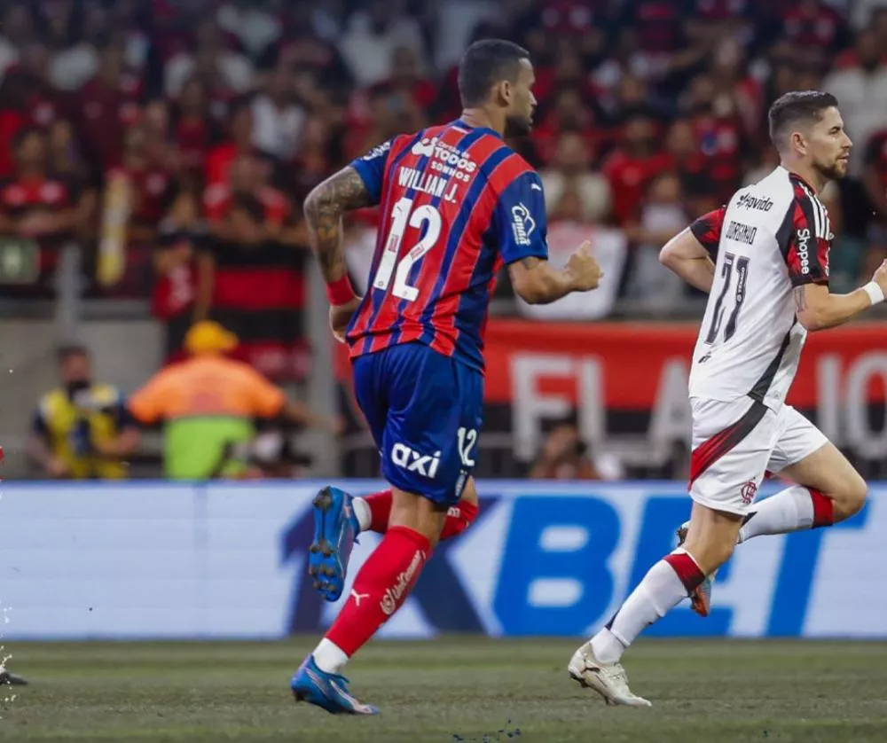 Ceni encerra tabu, Bahia vence o Flamengo e 'ajuda' Palmeiras, novo líder do Brasileirão