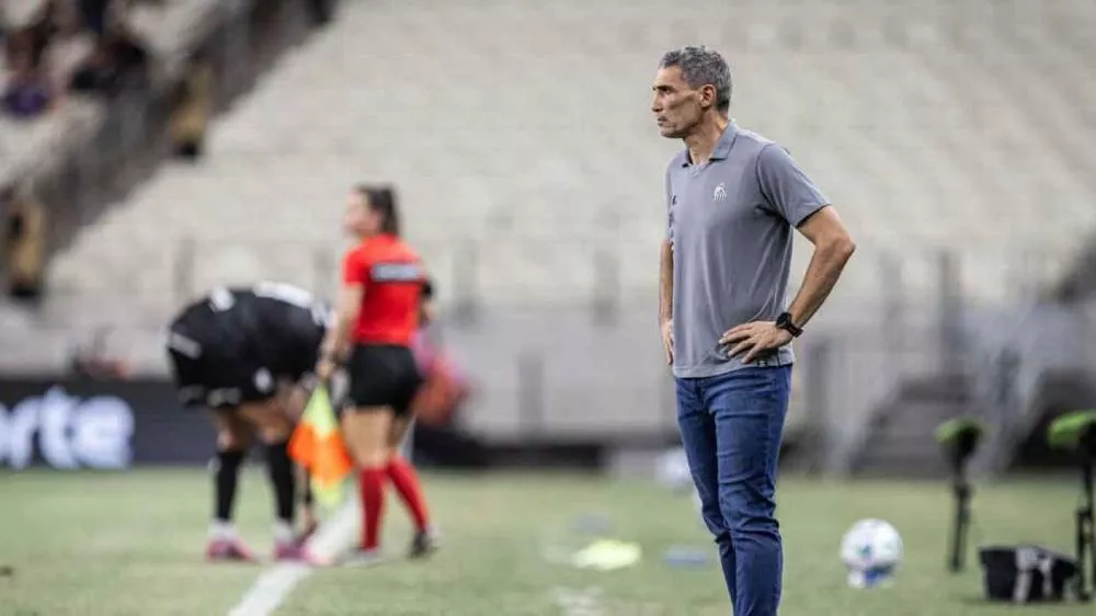 Santos é derrotado pelo Ceará, perde a 1ª com Vojvoda e fica a três pontos do Z4