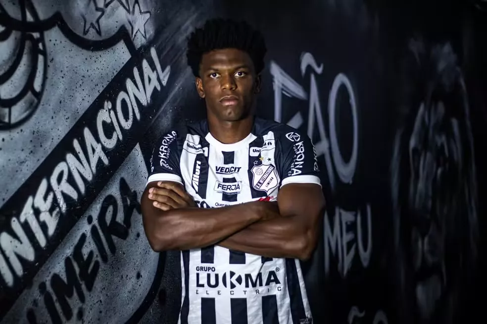 Campinense anuncia zagueiro Franklin, com passagens pela base do Corinthians e na Europa