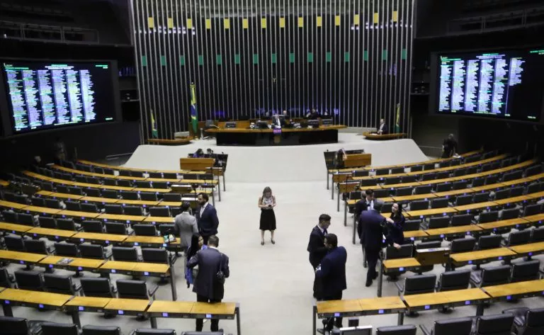 Em derrota para governo, Câmara retira de pauta MP que aumenta impostos e texto perderá a validade