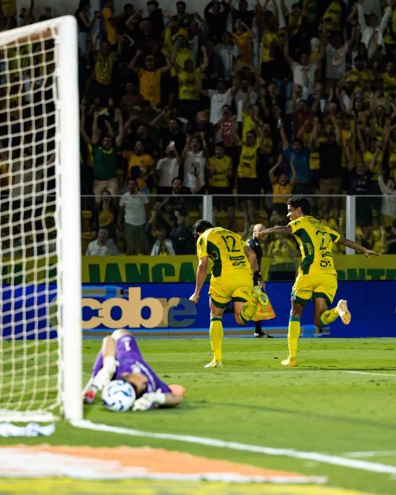 Mirassol marca no fim, impõe primeira derrota a Zubeldía no Fluminense e supera 'meta' inicial de pontos