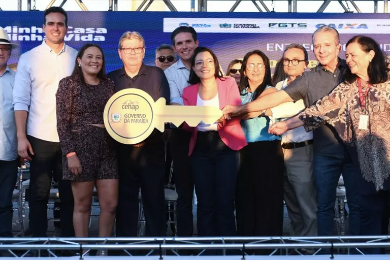 João Azevêdo entrega 96 unidades habitacionais em Patos, além do Centro de Iniciação ao Esporte do município