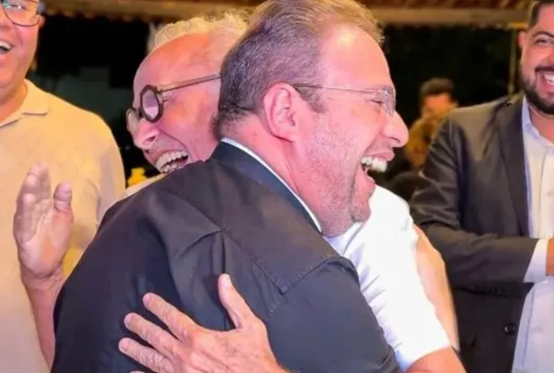 Cícero Lucena avança na formação de chapa e convida padre Fabrício Timóteo para o Senado