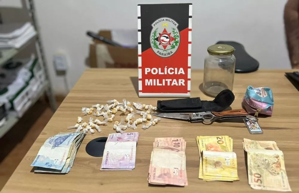 Polícia Militar apreende drogas e prende suspeito durante ação na Rua do Prado, em Patos