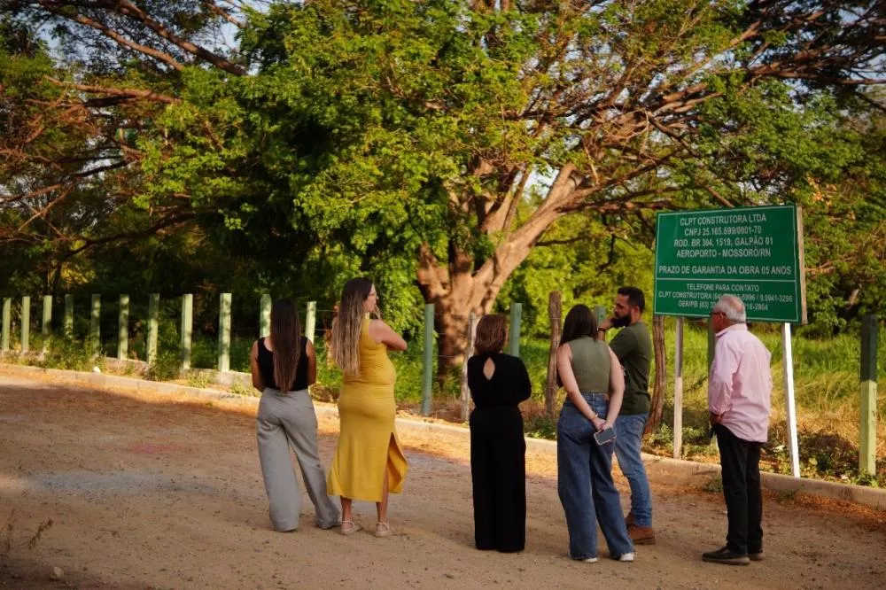 Após assinatura de desapropriação, Prefeitura de Patos realiza primeira visita ao terreno do futuro Parque da Criança