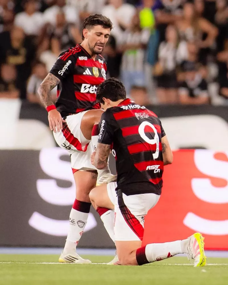 Flamengo atropela Botafogo em clássico quente e segue caça ao Palmeiras pela liderança do Brasileirão