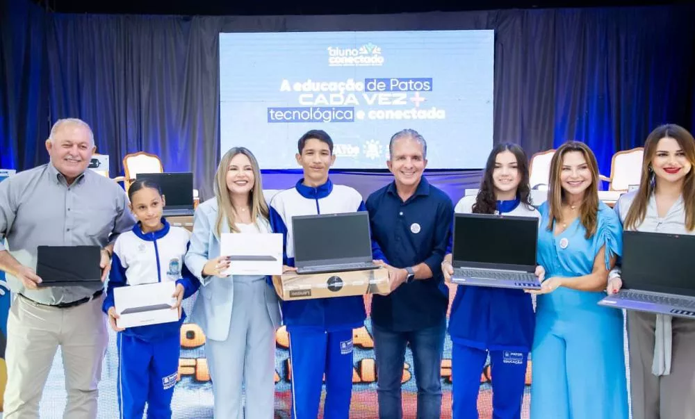 Patos lança Programa Aluno Conectado em solenidade alusiva ao Dia do Professor
