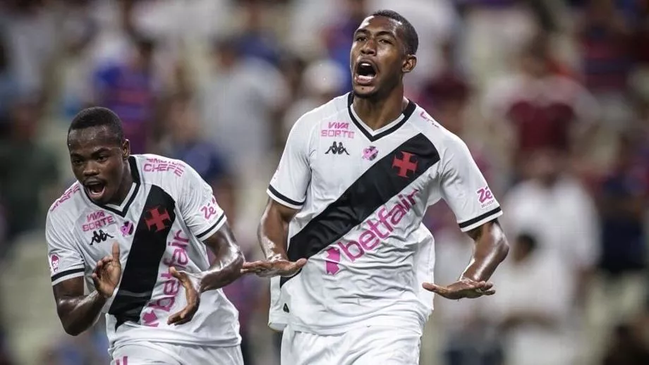 Rayan brilha, Vasco vence Fortaleza com um a menos em boa parte do jogo e vai à primeira metade da tabela do Brasileirão