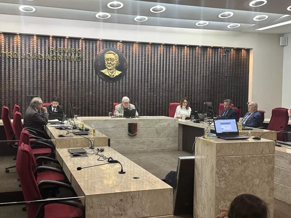 Câmara do TCE impõe débito de R$ 1,6 milhão por despesas irregulares com reforma de escolas