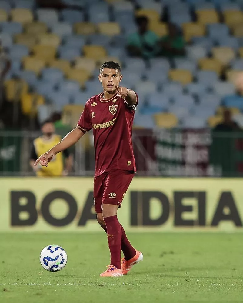 Golaço de Thiago Silva no último lance faz Fluminense colar no G-6 e segura Juventude na vice-lanterna do Brasileirão