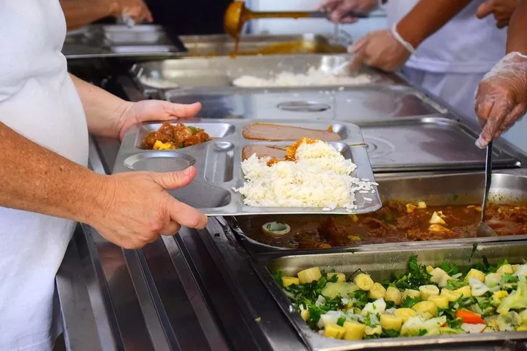 Direção do Restaurante Popular de Patos emite nota e garante apuração sobre denúncias de mau atendimento