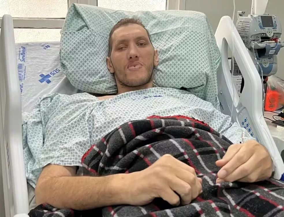 Homem mais alto do Brasil, Ninão, amputa perna esquerda em Campina Grande após complicações de osteomielite