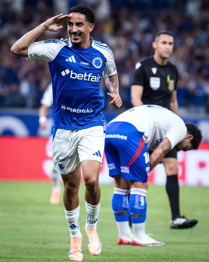 Cruzeiro bate Fortaleza, volta a vencer após quatro jogos e encurta distância para o Palmeiras na briga pelo topo