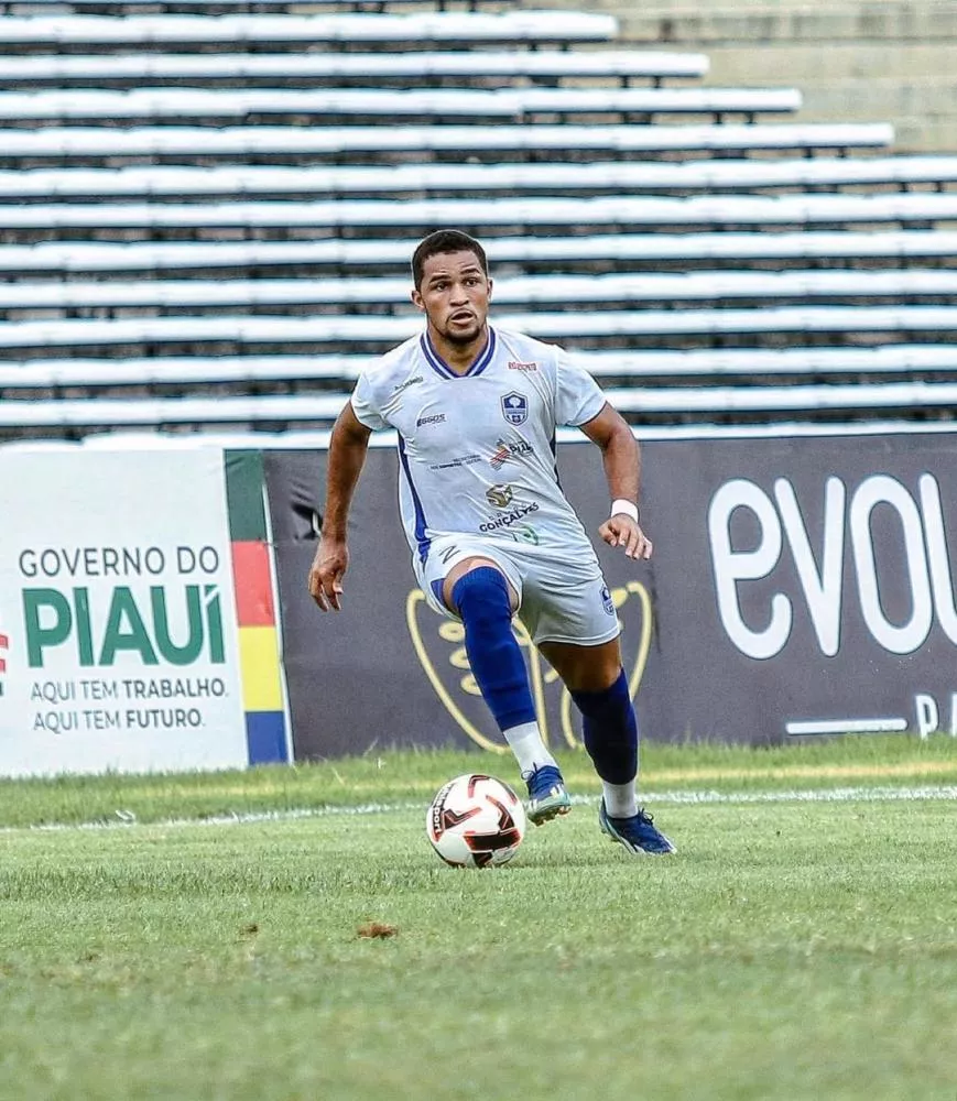 Esporte de Patos anuncia lateral-esquerdo Lázaro Silva como reforço para 2026