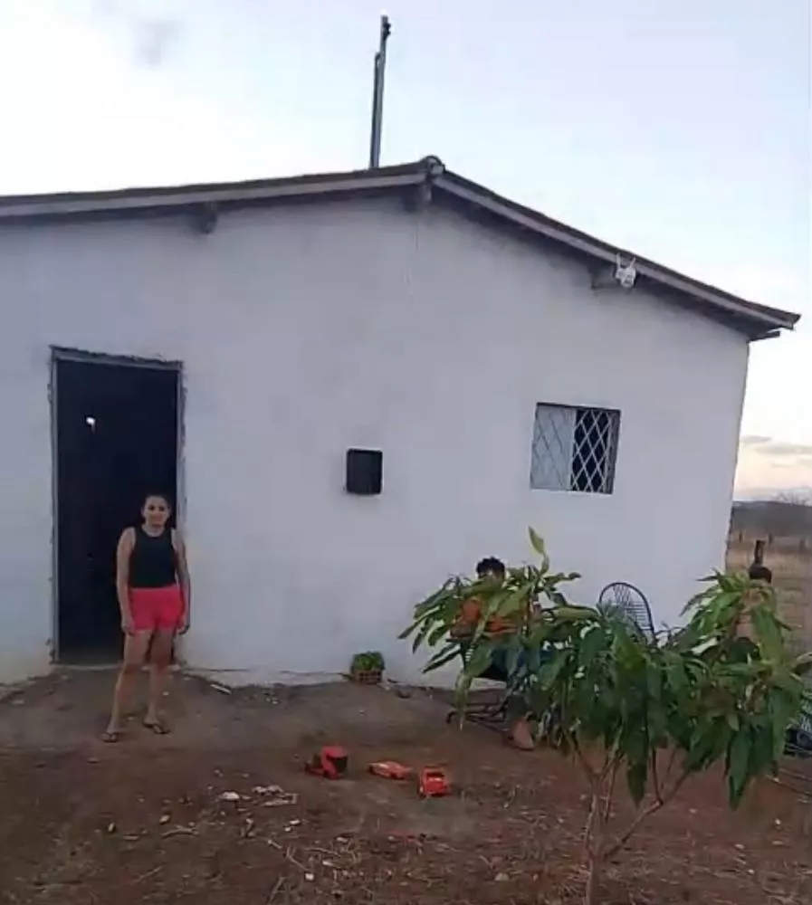 Família da zona rural de Santa Terezinha pede solução da Energisa após cinco anos esperando ligação de energia elétrica; empresa se posiciona