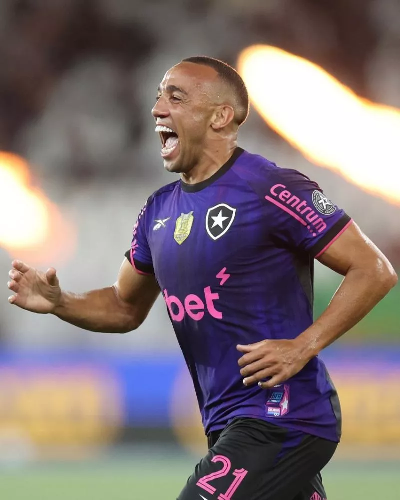 Botafogo vence Grêmio em jogo de cinco gols e garante vaga na Libertadores 2026