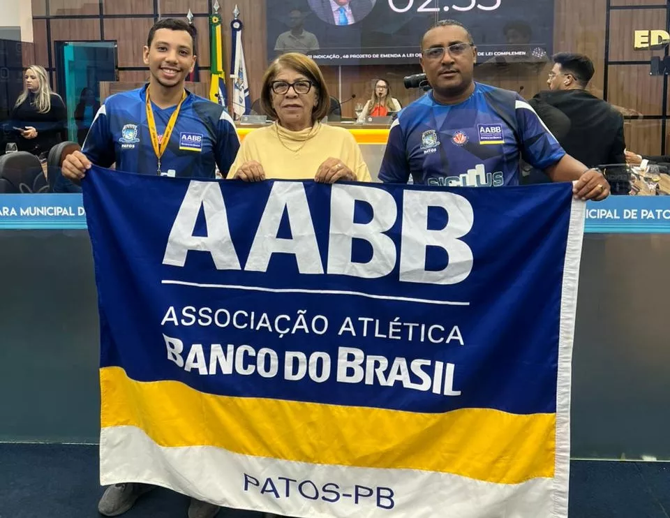 Vereadora Nega Fofa apresenta Voto de Aplauso aos organizadores da 1ª Copinha de Futebol da AABB de Patos