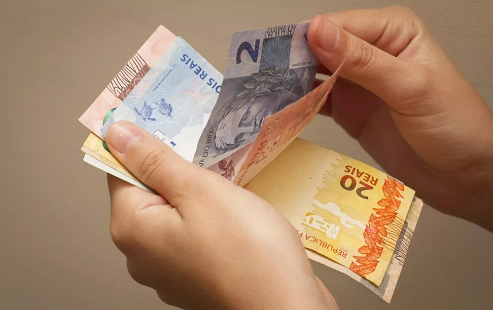 Governo recua e reduz projeção do salário mínimo de 2026 e valor deve ser de R$ 1.627