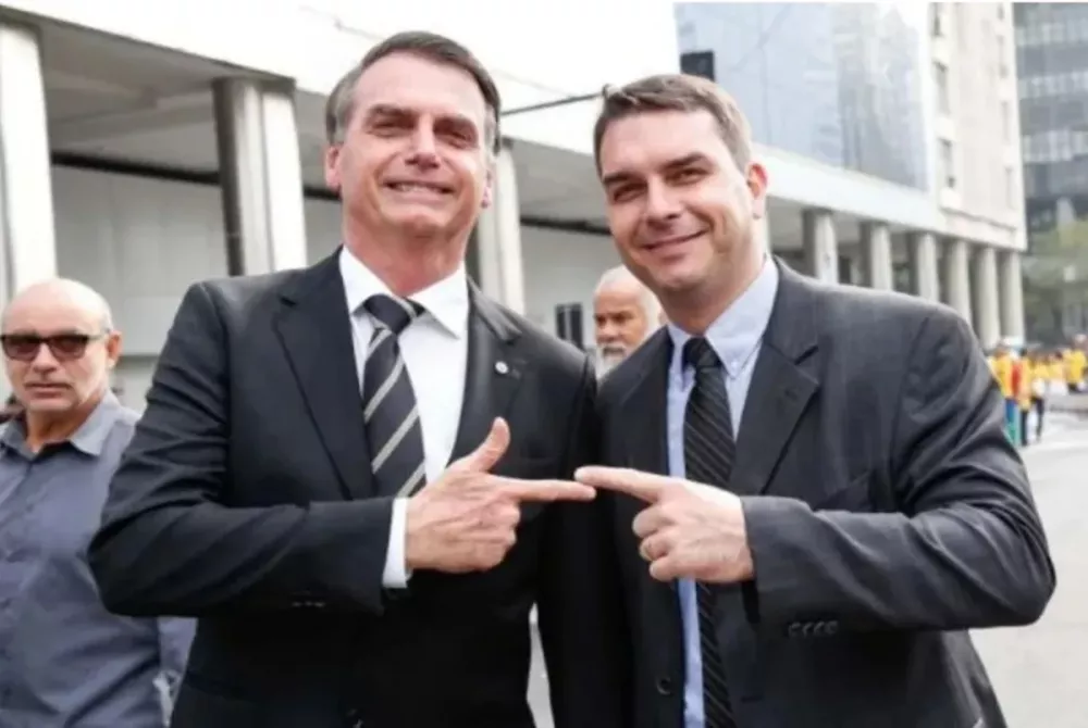 Bolsonaro sinaliza escolha de Flávio como candidato ao Planalto em 2026
