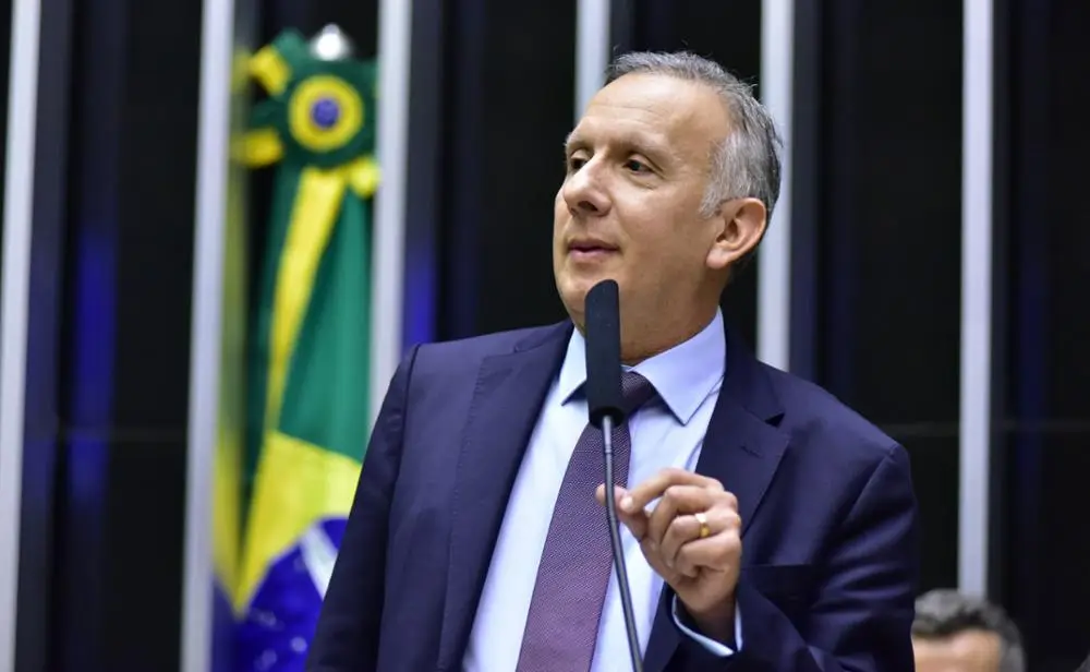 Reportagem de colunista do Metrópoles aponta que o deputado paraibano Aguinaldo Ribeiro empregou “funcionária fantasma”