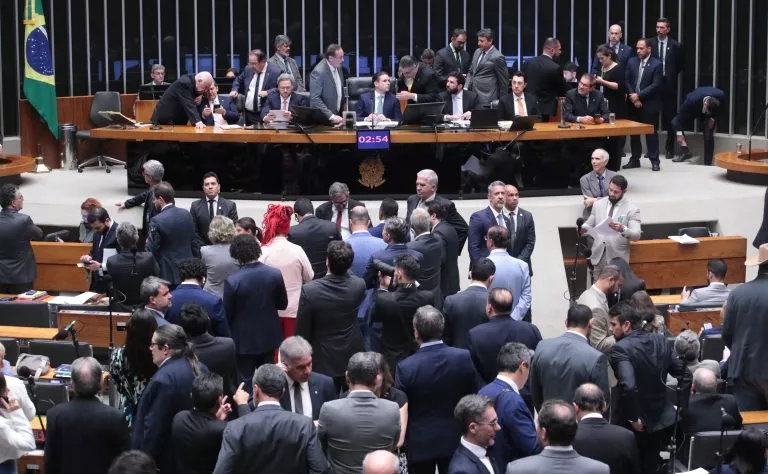 Câmara aprova PL da dosimetria que reduz penas de condenados pelo 8 de Janeiro