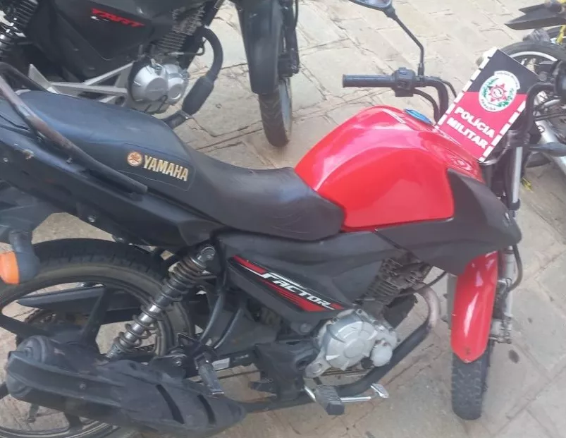 Polícia Militar recupera motocicleta durante policiamento no Centro de Patos