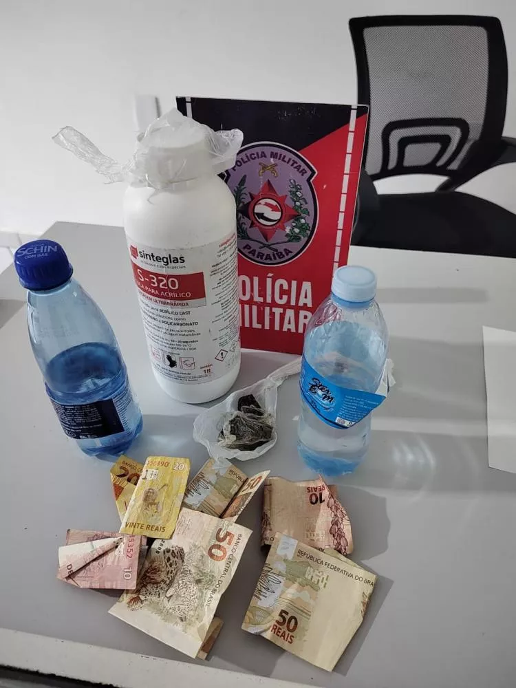 PM prende jovem e apreende “loló” e maconha no Centro de Belém do Brejo do Cruz