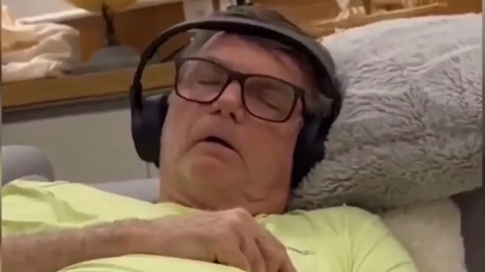 Defesa de Bolsonaro pede a Moraes autorização para cirurgia urgente