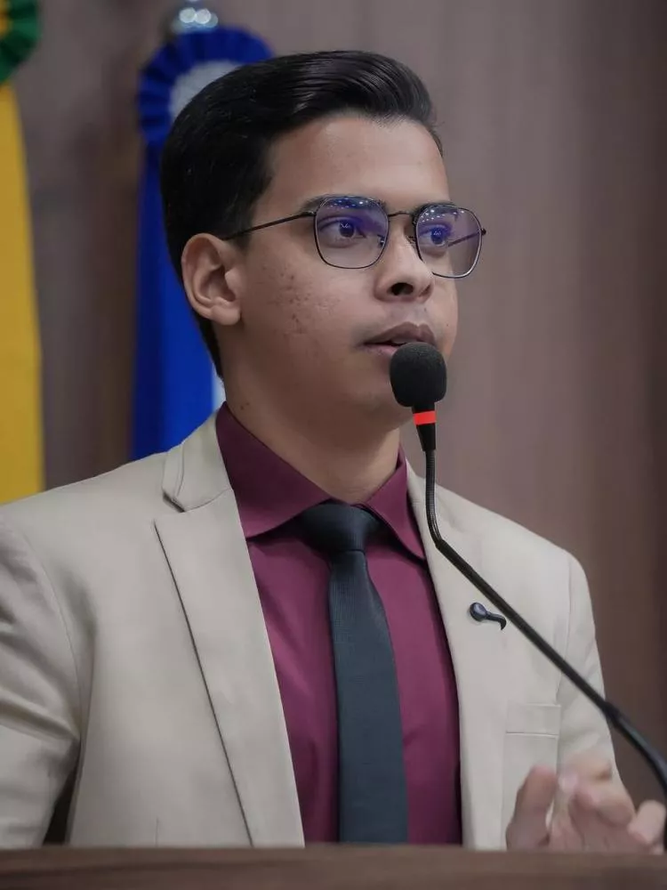 Vereador Jônatas Kaiky apresenta voto de aplauso ao jovem atleta patoense João Lucas por conquista nacional no karatê