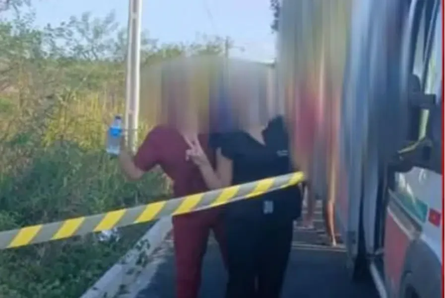Prefeitura paraibana demite enfermeiras após profissionais posarem para foto durante atendimento em aciedente que deixou uma pessoa morta