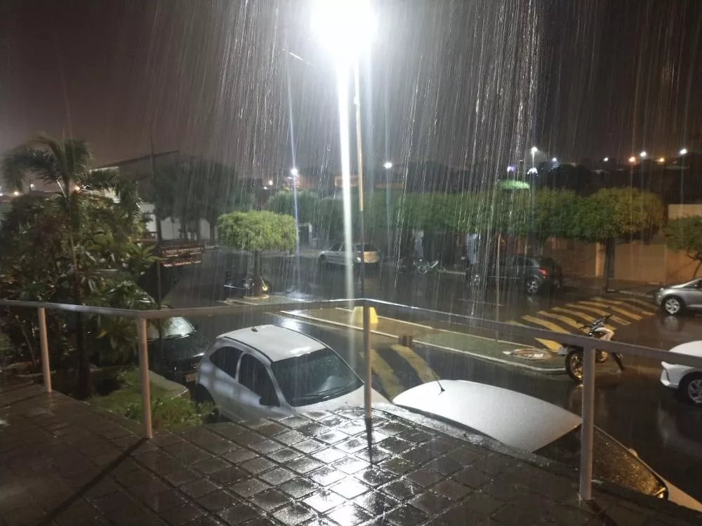 Chove forte na noite deste sábado (27), em Malta