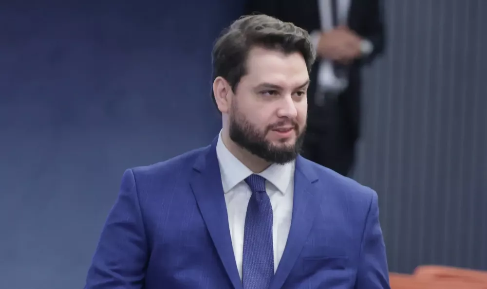 PF prende Filipe Martins, ex-assessor de Bolsonaro, a pedido de Moraes