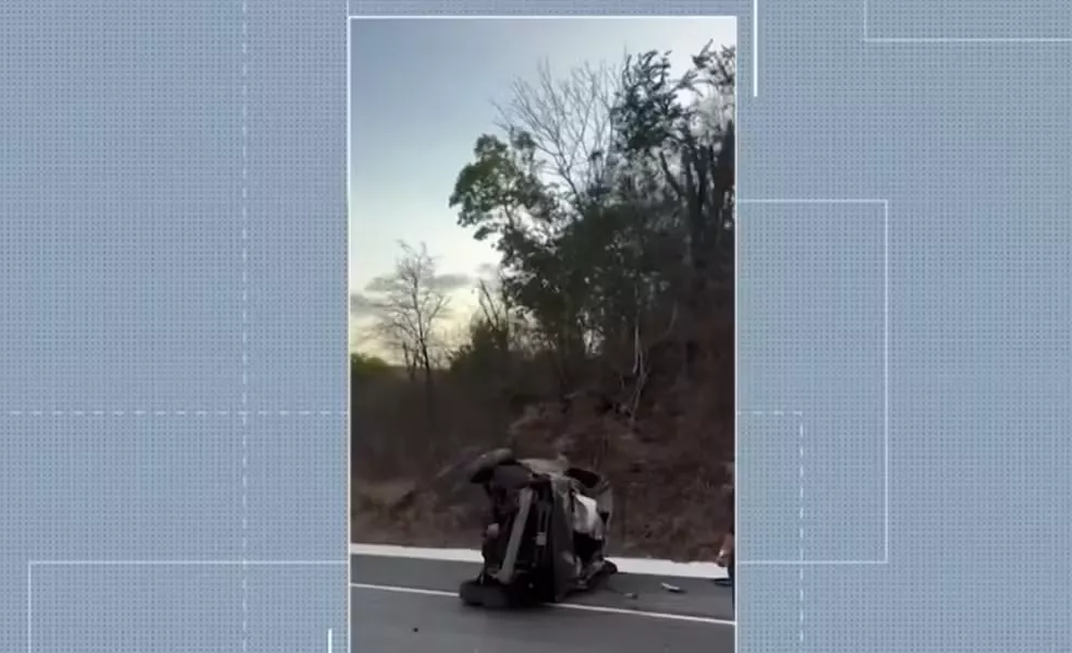 Capotamento na BR-230 deixa uma pessoa morta e três feridas em Campina Grande