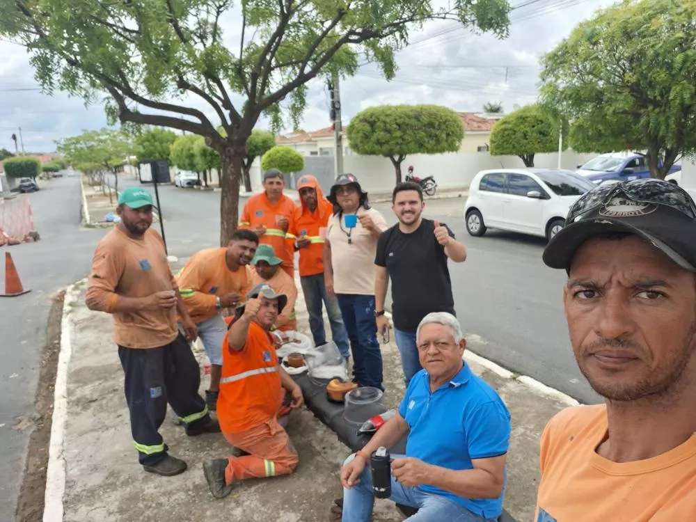 Rua Severino Soares recebe instalação de lombadas, e vereador Maikon Minervino destaca reforço na segurança no trânsito em Patos