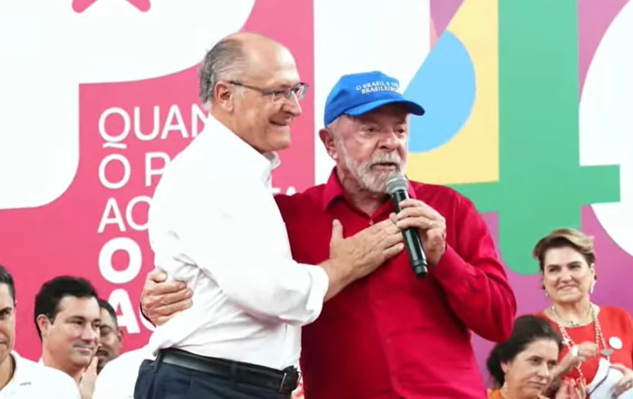 Lula diz que eleição será guerra: “Não tem mais Lulinha paz e amor”