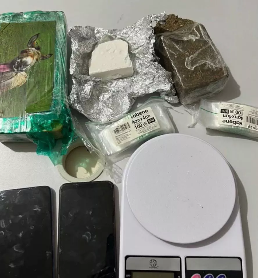 Polícia Militar prende suspeita conhecida como “Dama do Tráfico” com grande quantidade de drogas em Conceição