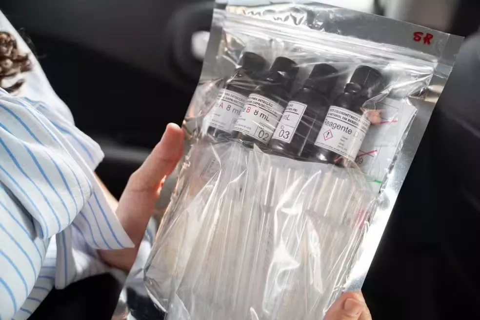 Kit rápido para detecção de metanol em bebidas desenvolvido pela UEPB será usado no Carnaval 2026