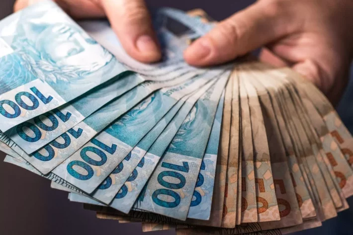 Caixa e Banco do Brasil iniciam pagamento do abono salarial PIS/Pasep 2026