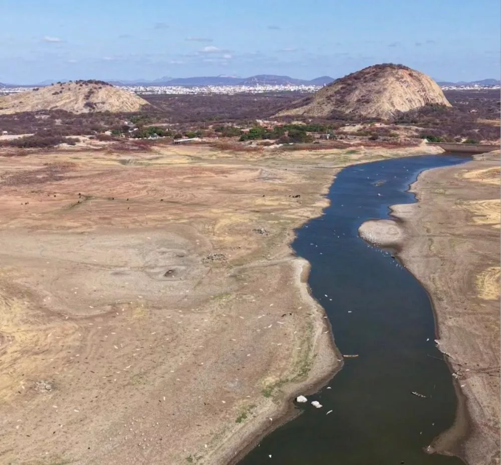 Barragem da Farinha, em Patos (Foto: Instagram/@chicocobradagua)