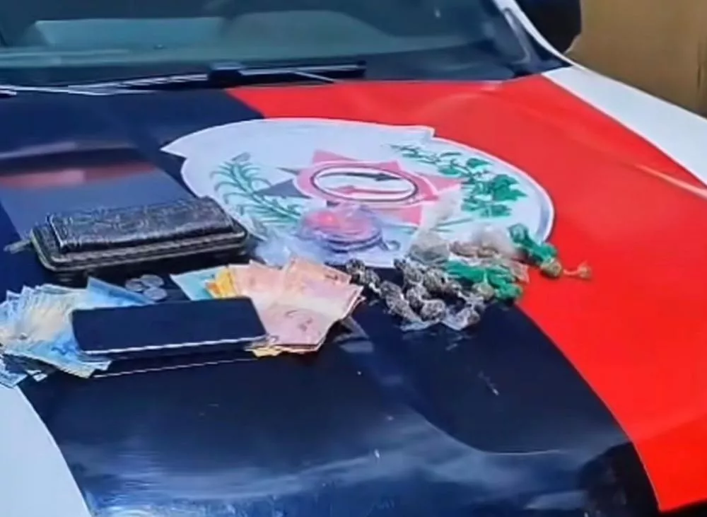 Mulher é presa por tráfico de drogas durante ação da PM em Itaporanga