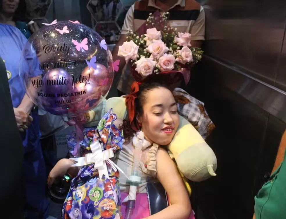 Paraibana internada com doença rara tem alta após mais de 10 anos: ‘ter a minha família presente era meu maior sonho’