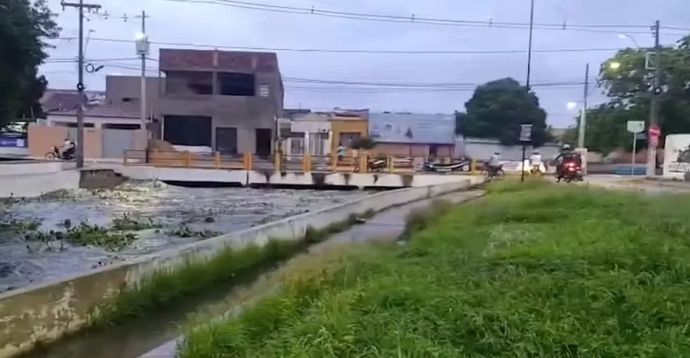 Chuva de 113 mm faz Açude Grande sangrar em Cajazeiras