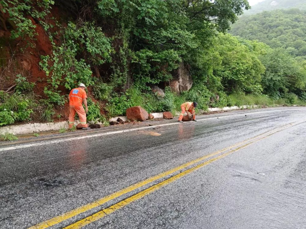 DER orienta motoristas a redobrarem atenção nas rodovias estaduais durante período chuvoso no Sertão