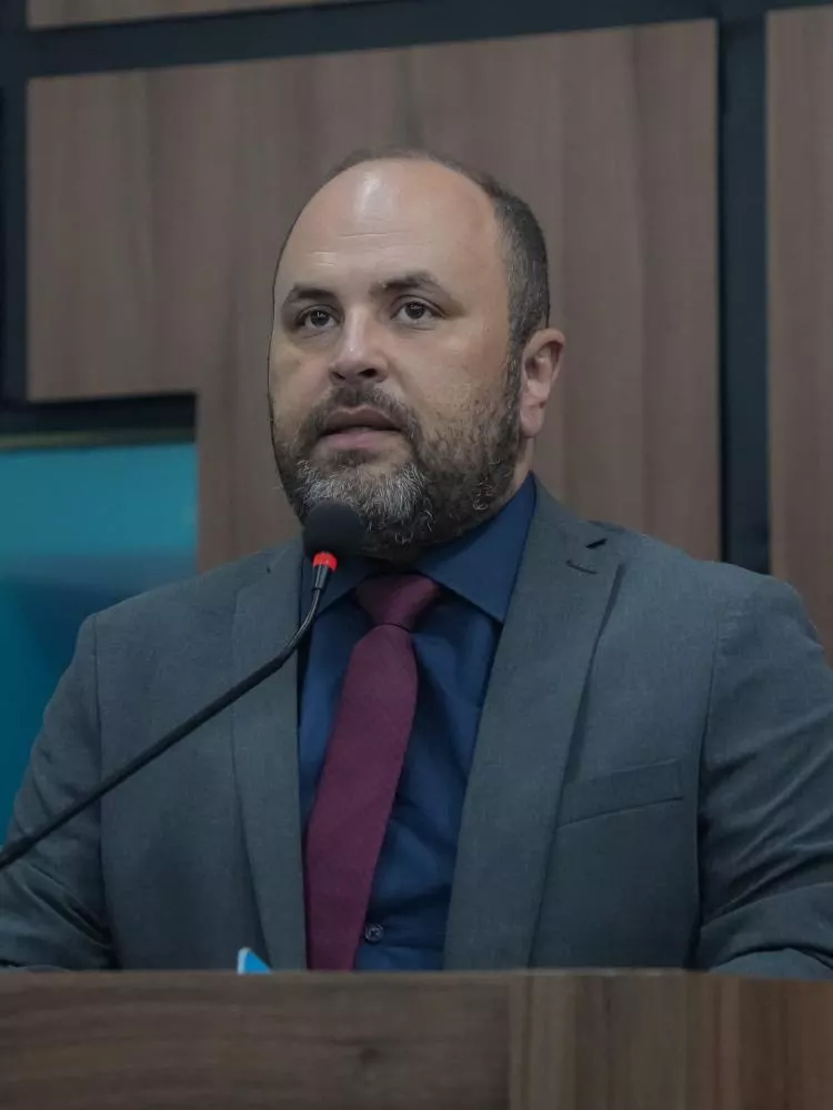 Vereador Héber Tiburtino critica falta de agentes de trânsito nas ruas de Patos, e representante da categoria, Antônio Coelho, rebate parlamentar; ouça