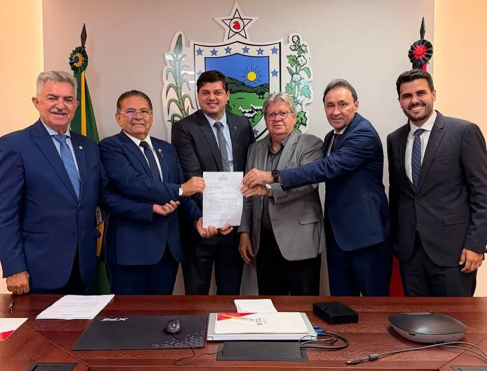 João Azevedo formaliza indicação de Deusdete Queiroga e Taciano Diniz para o TCE