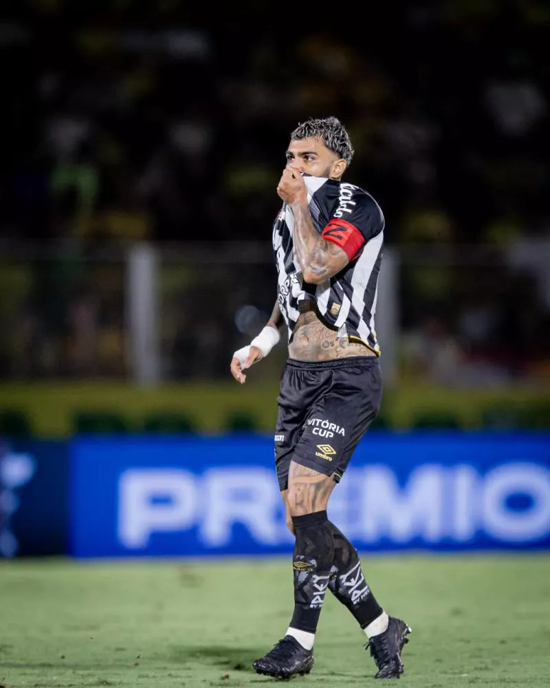 Sem Neymar, Ancelotti vê Gabigol brilhar com dois gols e salvar Santos de derrota para o Mirassol