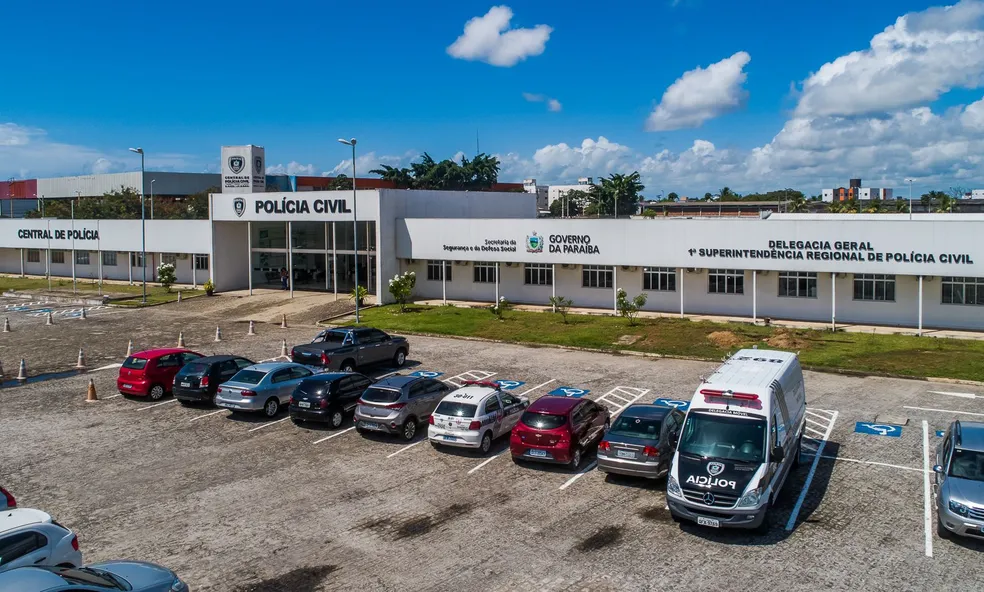 Polícia Civil da Paraíba investiga envio de falsas intimações judiciais por e-mail e cumpre mandado contra jovem que se passava por desembargador