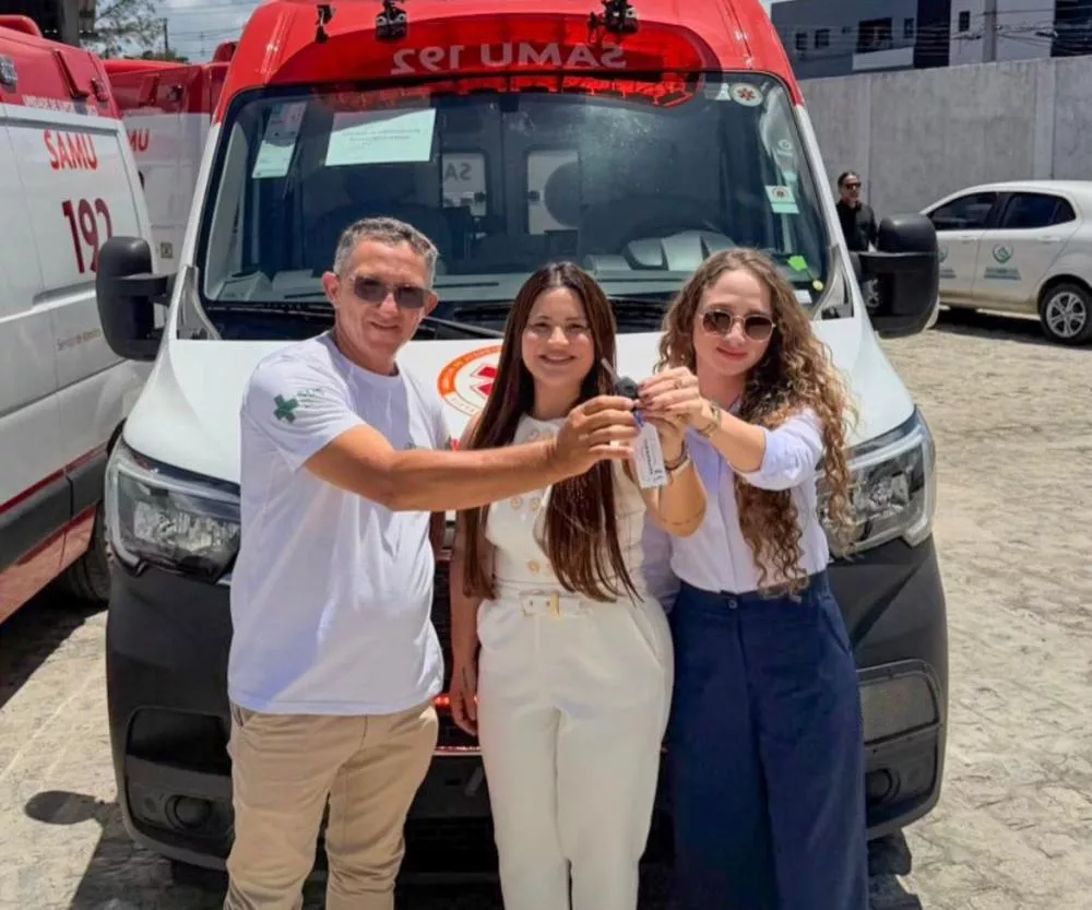 Prefeitura de São José de Espinharas recebe nova ambulância para reforçar atendimento do SAMU